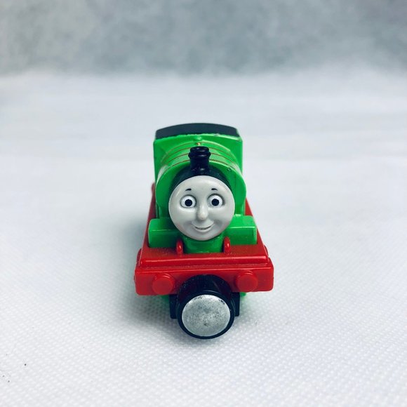 Thomas and Friends Percy - 2013 Mattel Round Magnet G26A CBL76 - Picture 5 of 8